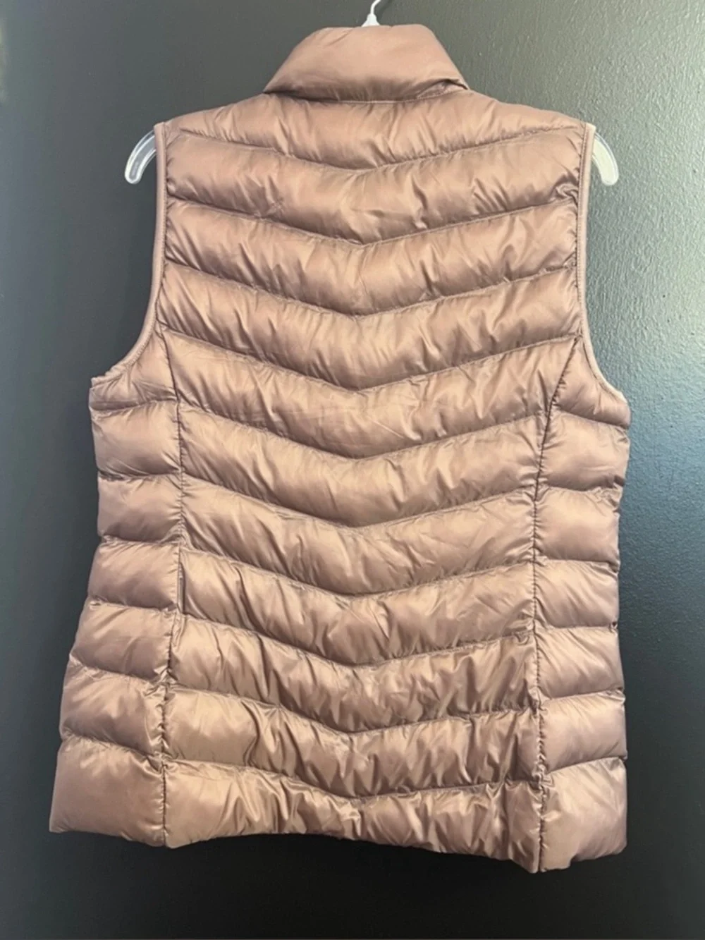 Quilted Lightweight Puffer Vest in Mauvy Lavender - Picture 2 of 4